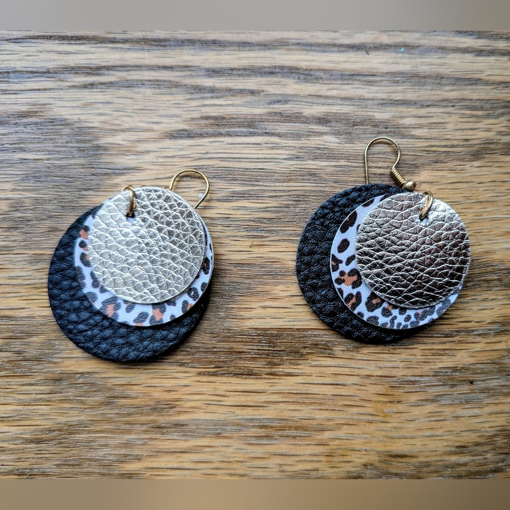 Elegant Gold and Black Leopard Print Layered Hanging Earrings